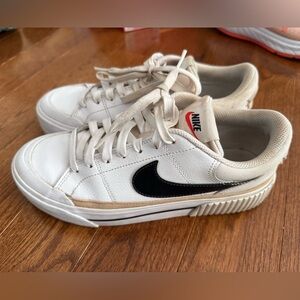 Nike Court Legacy Lift Sneakers